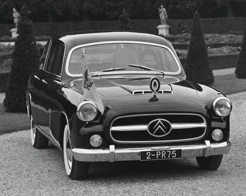 traction_15_six_presidentielle_franay_1955_b.jpg