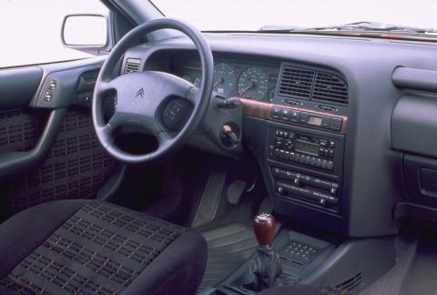 xantia_2.1_turbo_d_activa_1995_interieur.jpg